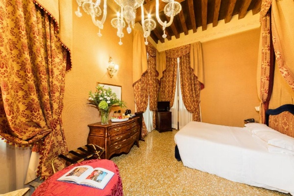 Hotel Al Ponte Dei Sospiri image 16